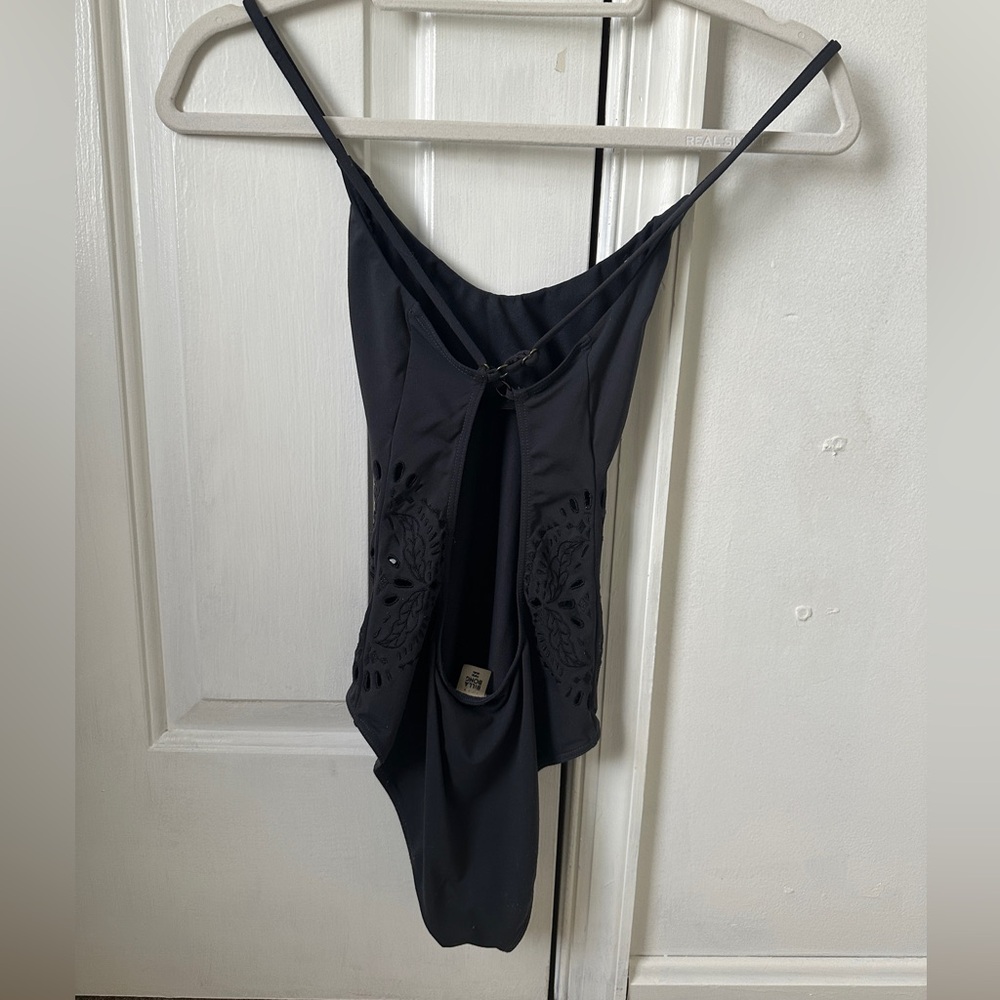 Black Billabong swimsuit size small - Picture 2 of 14